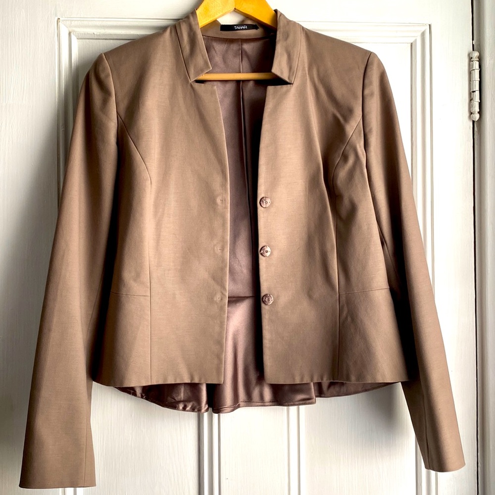 Tahiri womens skirt suit